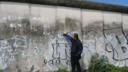 Cliewe Juritza erklärt die Berliner Mauer