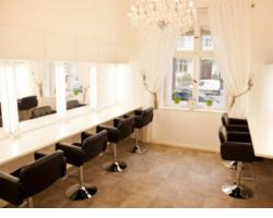Erster Schulungsraum zur Ausbildung von Hairstylisten