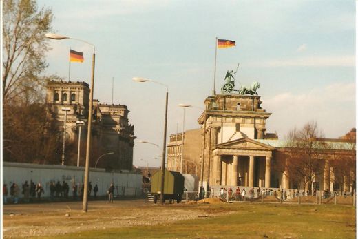 Br-Tor-Mauer-und-Reichstag-1989-001